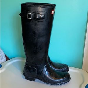 Hunter tall gloss rubber rain boots size 9 Black